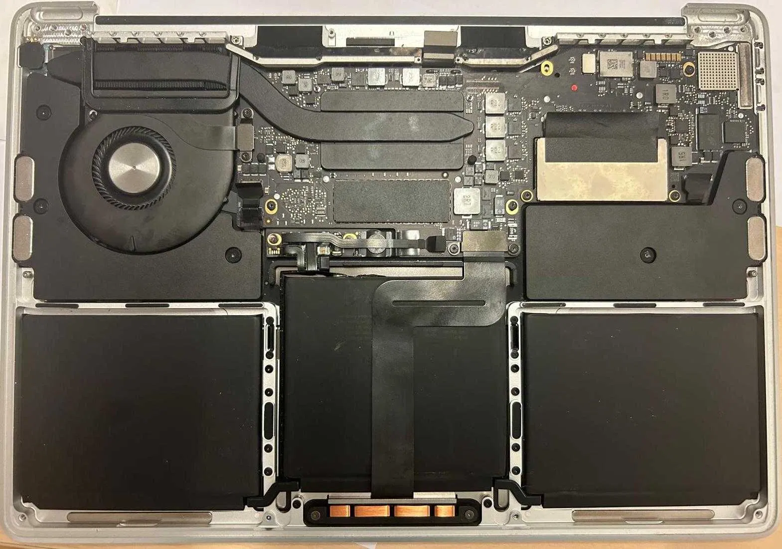 MacBook Fan Temizliği | Fan Sesi ve Isınma Sorunu Çözümü